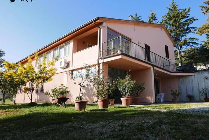 Location de vacances pour 3 personnes, avec vue et jardin à Morrovalle - 3