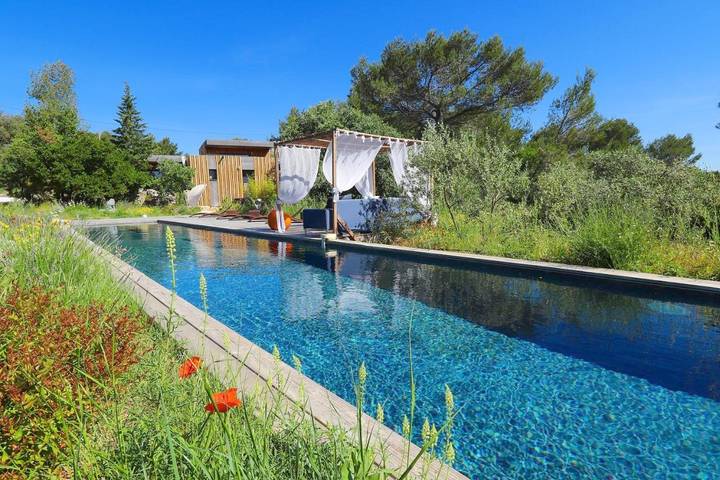 Chambre d’hôte pour 2 personnes, avec Balcon et Terrasse ainsi que Jacuzzi et Jardin