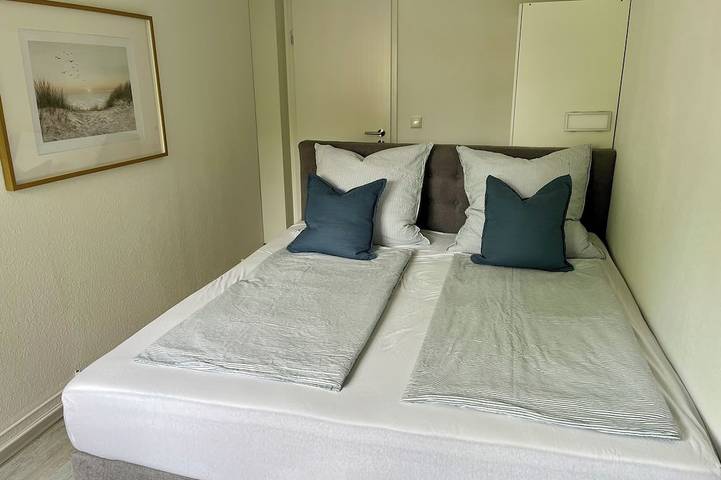 Ganze Wohnung, Ferienwohnung Meerzeit - am Strand mit Parkplatz und Terrasse, frisch renoviert in Schönberg, Südliche Ostseeküste