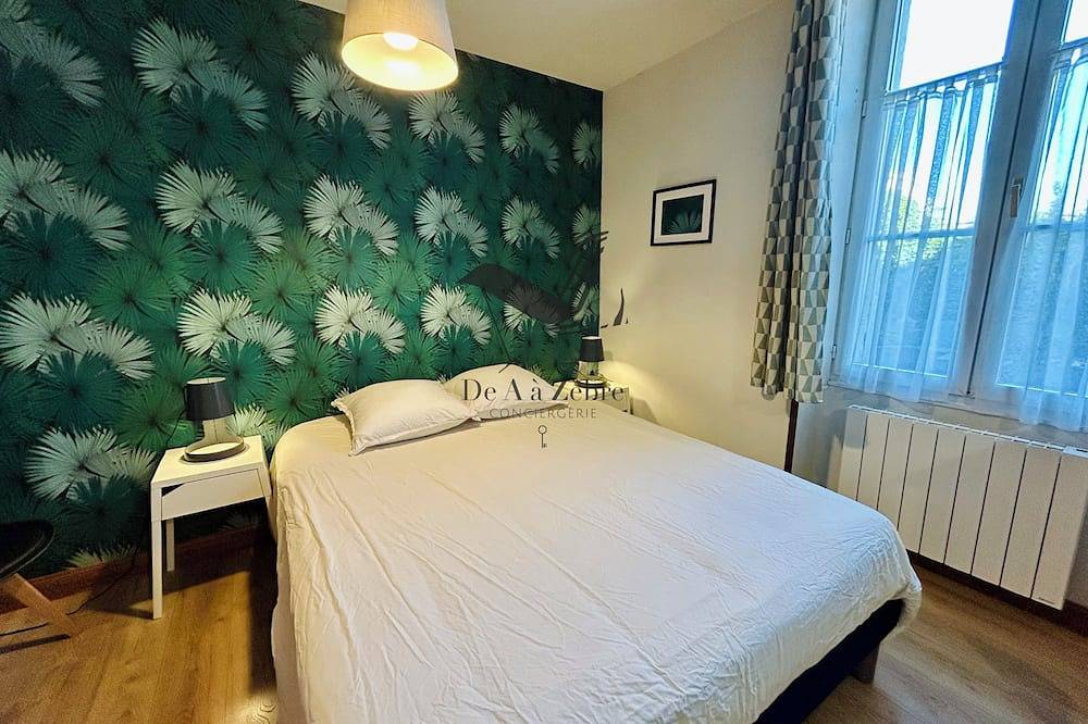 Appartement entier, L'Authentique 2 Studio en centre-ville et face aux Thermes in Rochefort, Région de Rochefort