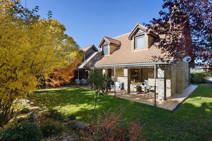 Casa rural para 9 personas, con Terraza además de Jardín y Vistas en Murillo de Gállego