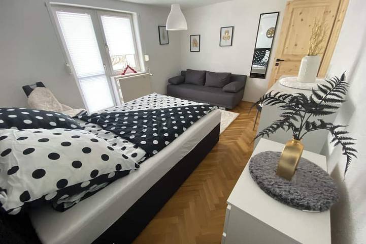 Ganze Wohnung, Gemütliche, moderne Ferienwohnung nahe Dresden, große Terrasse & Freibad im Dorf in Dorfhain, Osterzgebirge