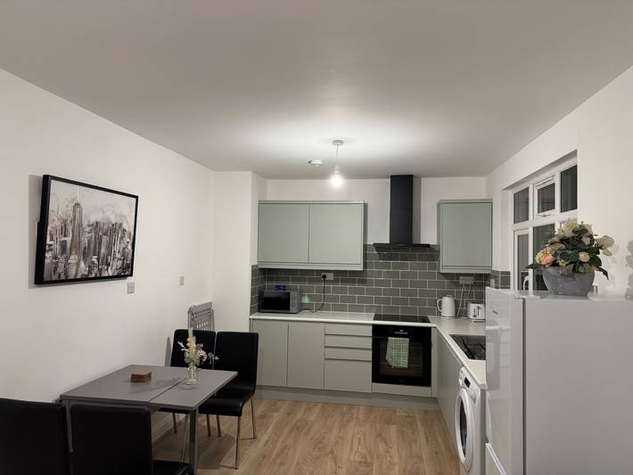 Ganze Ferienwohnung, Apartment - Sleeps 6 - Parking in Sutton (London), London