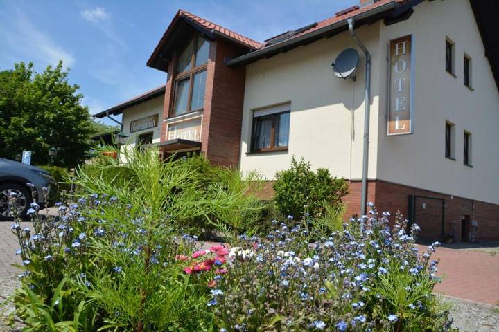 Hotel für 3 Personen, mit Terrasse und Garten in Bestensee