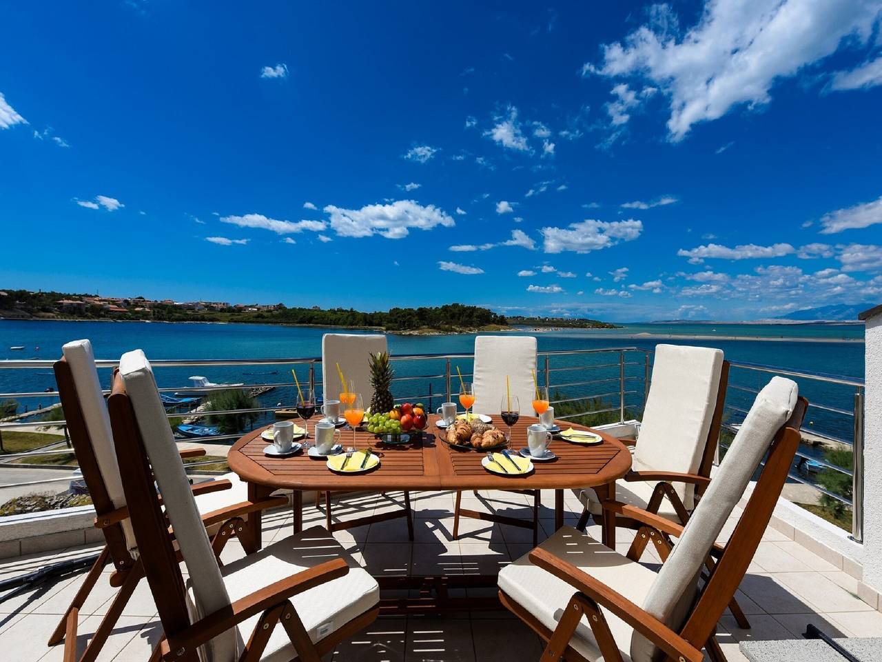 Villa in Nin with Sea View and Beaches in Kraljičina plaža, Nin