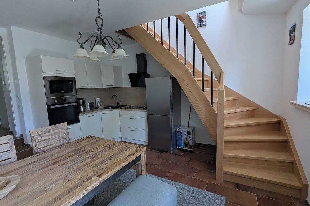 Ganze Wohnung, Schöne Ferienwohnung (90qm) mit Beamer und Schwedenofen in Wallenfels, Frankenwald