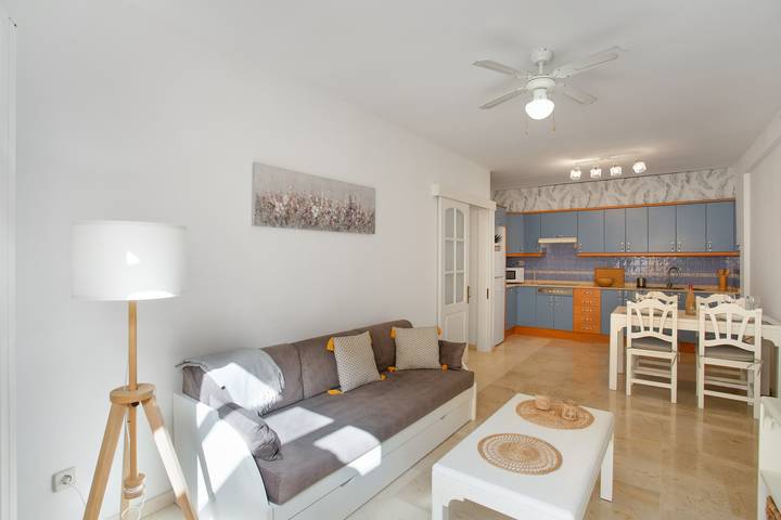 Hel lejlighed, Vacation Apartment 'Mangueros Suite 4 Puerto De Mogán' with Shared Pool and Wi-Fi in Puerto de Mogan, Mogán