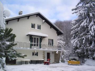Gîte pour 18 personnes, avec vue et jardin, adapté aux familles dans Lac de Bonlieu