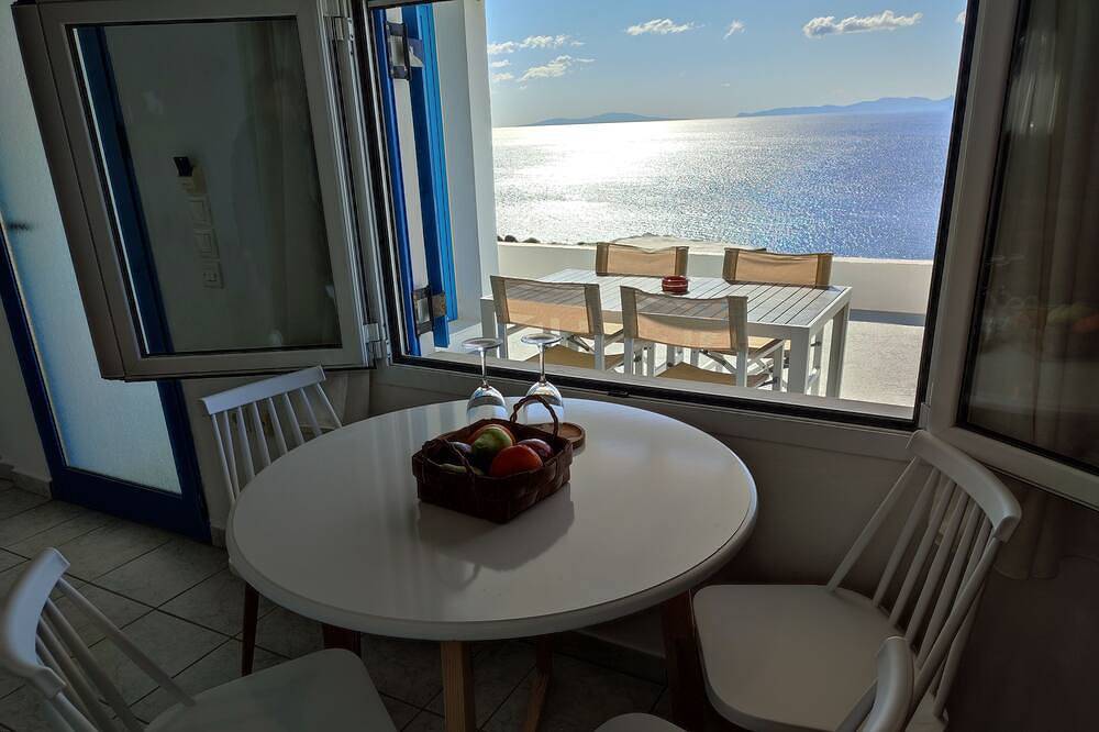 Quiet private house with Sea view    in Kastro, Kykladen