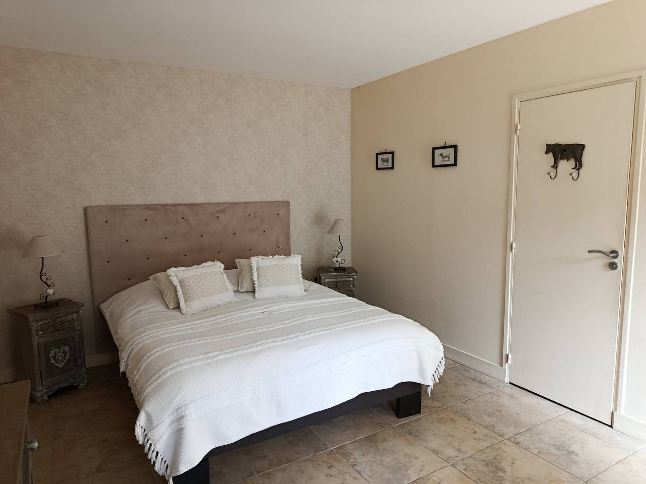 Habitación 'L'étable' con piscina compartida, terraza compartida y Wi-Fi in Cheverny, Región de Blois