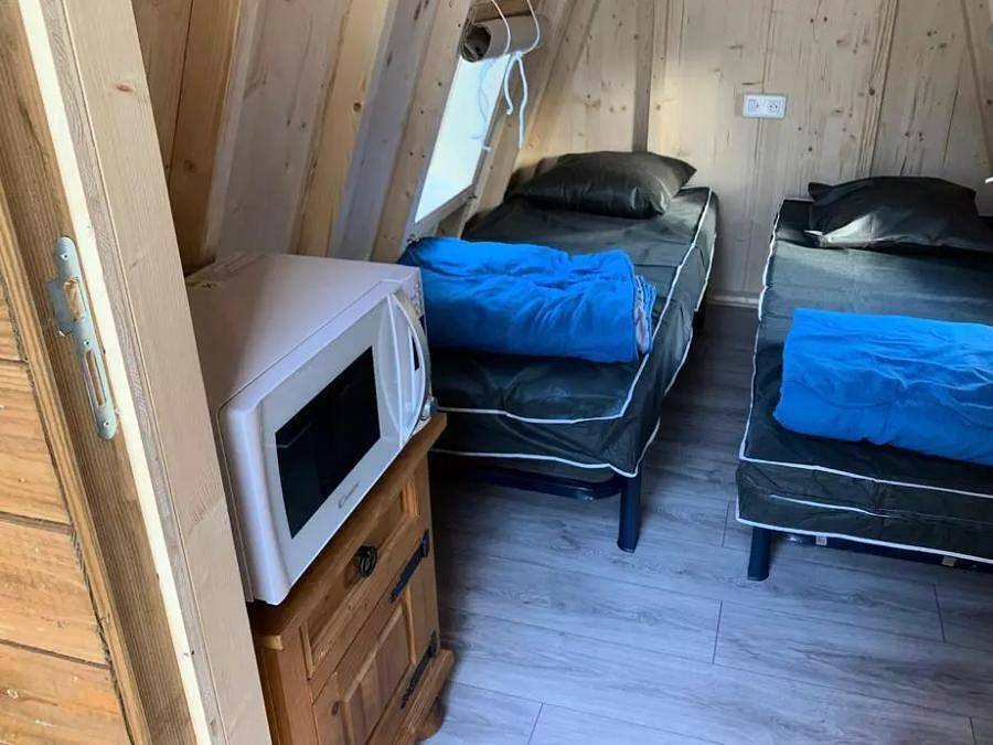 Camping Bel-Air - Hébergement 2 personnes - La Hutte 2 personnes Sans Sanitaire in Cénac, Région de Bordeaux