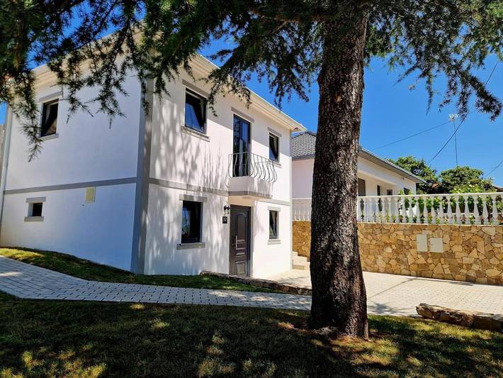 Apartamento para 4 personas, con Balcón y Terraza además de Jardín y Piscina en Pombal