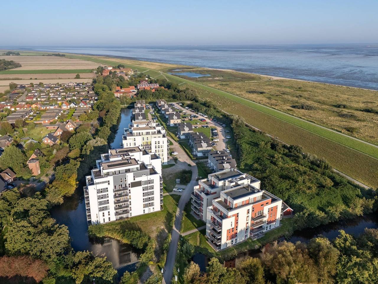 Ganze Ferienwohnung, Nordseeresort Friesland - Großartiges Ferienapartment am Nordseedeich mit toller Dachterrasse & Kaminofen in Schillig Strand, Wangerland
