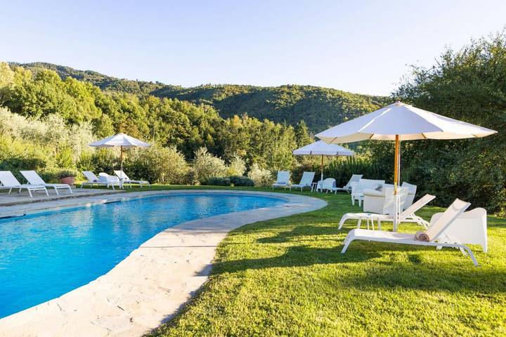 Appartamento per 6 persone, con piscina e terrazza nonché giardino in Londa