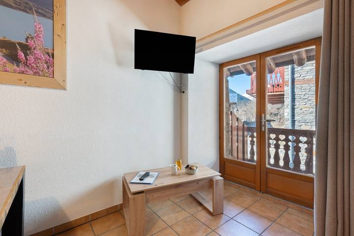 Appartement entier, Appartement "Les Chardons" avec vue sur les montagnes, balcon et Wi-Fi in Lanslebourg-Mont-Cenis, Massif de la Vanoise
