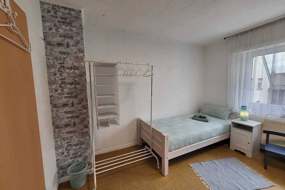 Ganze Wohnung, Große helle Ferienwohnung_nur für Private Gäste_ keine Monteure in St. Leon-Rot, Rheinebene