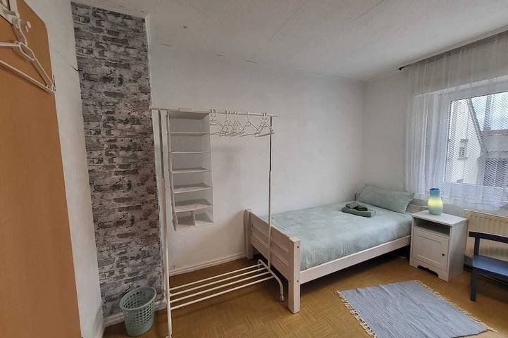 Apartamento entero, Large bright vacation apartment_only for private guests_ no fitters in St. Leon-Rot, Llanura del Rin