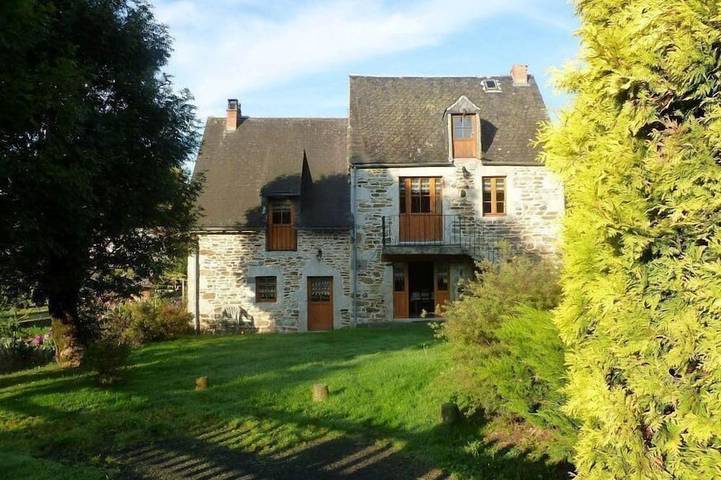Gîte pour 4 personnes, avec jardin dans Heume-l'Église