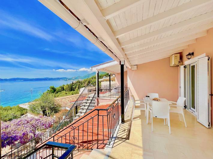 Ferienwohnung für 4 Personen, mit Balkon und Terrasse sowie Garten in Nissaki