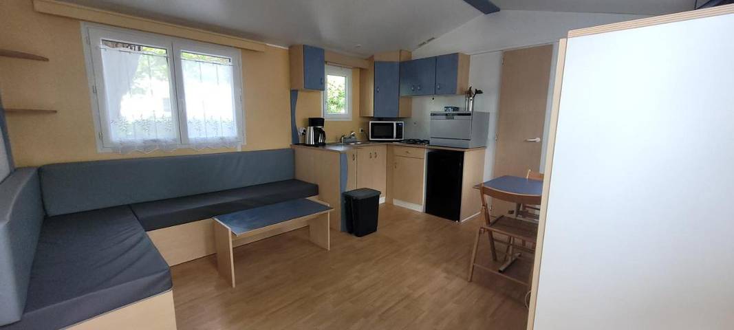 Camping pour 4 personnes, avec Terrasse ainsi que Jardin et Piscine