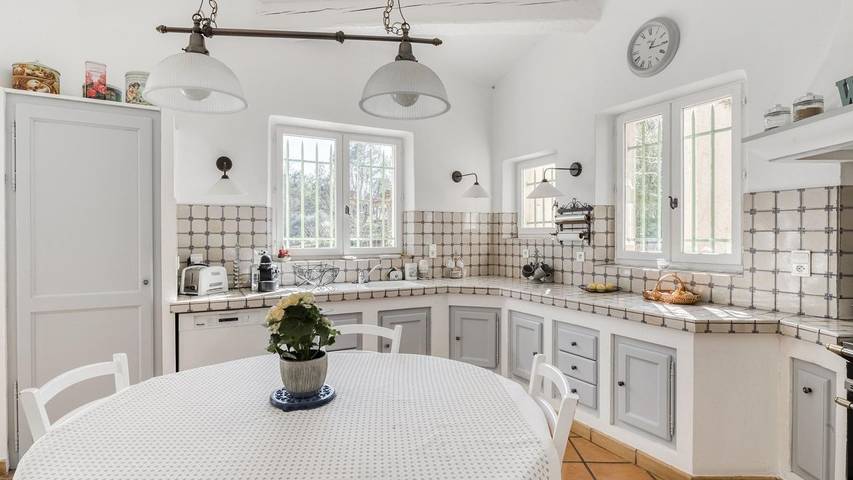 Location de vacances pour 9 personnes, avec piscine et jardin à Callian - 3