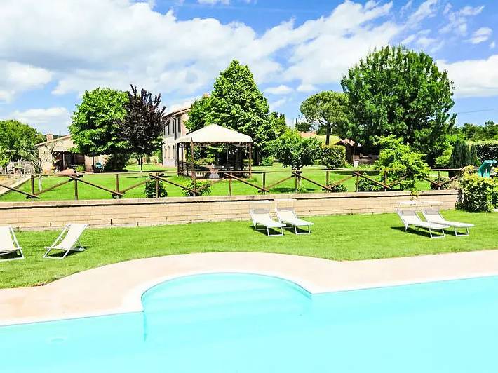 Ferienwohnung für 4 Personen, mit Garten und Pool in Latium