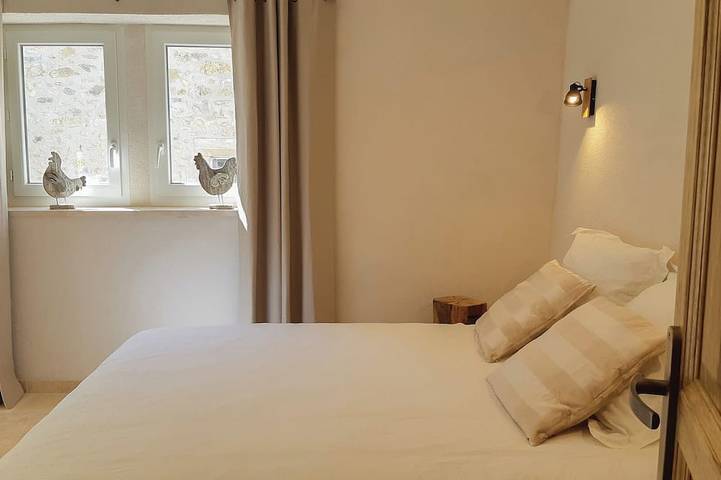 Charming Spacious Cottage In Farmhouse . in Forcalquier, Parc naturel régional du Luberon