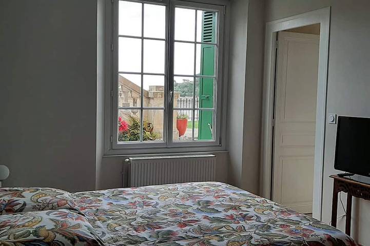 Appartement entier, Bord de Plage -  Appart. 4 /5pers jardin privatif + parking .Centre de Dinard in Dinard, Région de Saint-Malo