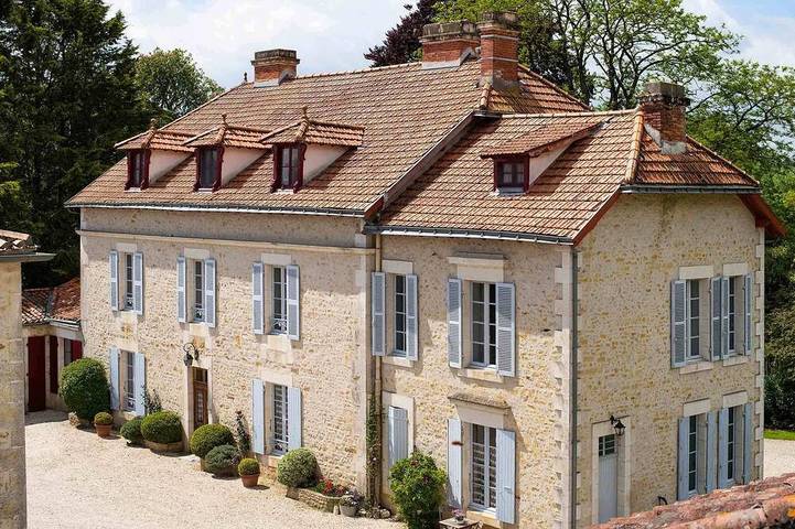 Location de vacances pour 15 personnes, avec Terrasse et Jardin à Sainte-Hermine