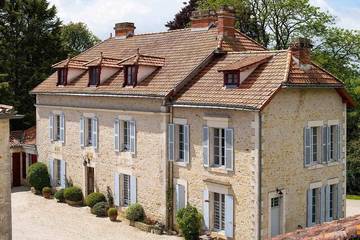 Gîte pour 15 personnes, avec jardin et terrasse, animaux acceptés à Sainte-Hermine