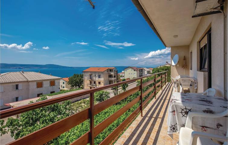 Ganze Ferienwohnung, Gemütliche Ferienwohnung mit Meerblick, Terrasse und Garten – 2,5 km vom Strand entfernt in Novi Vinodolski, Primorje-Gorski Kotar