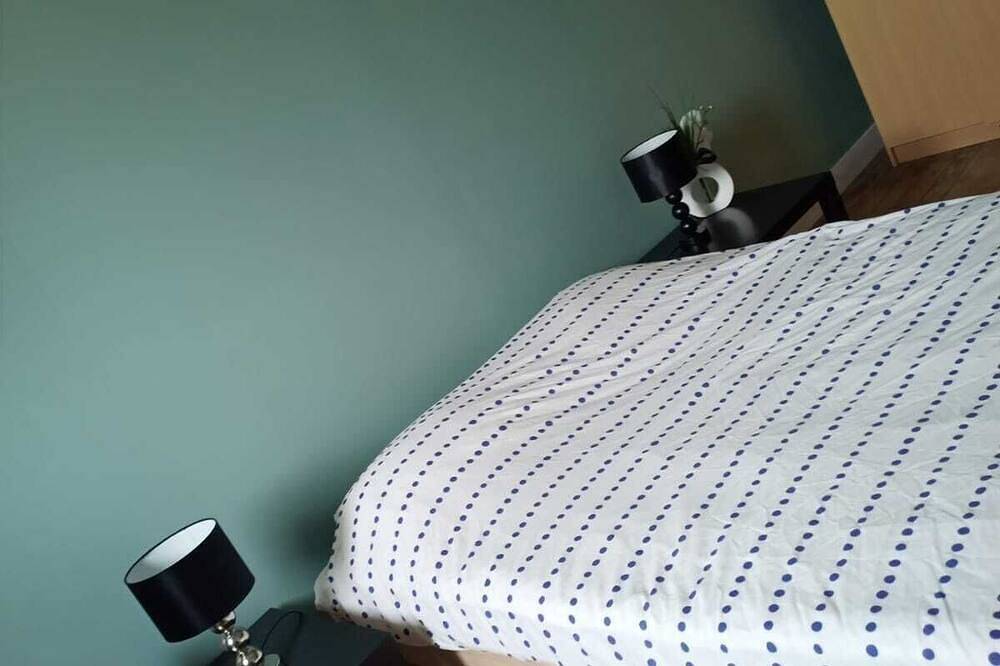Guest room for 1 to 2 people in Chef-Boutonne, Niort region