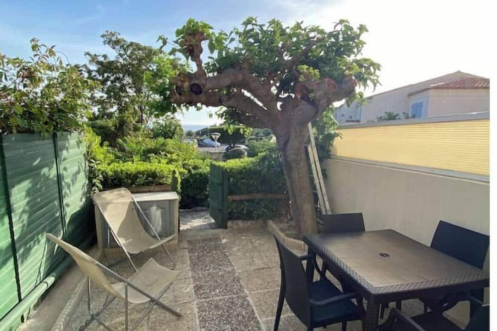 Entire apartment, Jolie Studio de Vacances vue mer in Sausset-les-Pins, Mediterranean Coast (France)