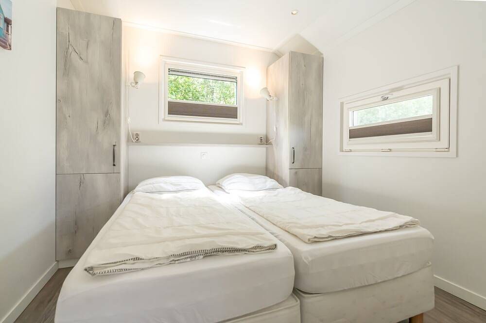 Dit chalet is uitgerust met een gashaard en infraroodsauna. in Burgh-Haamstede, Zeeuwse Kust