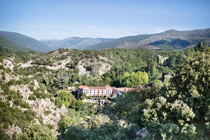Hotel para 4 personas, con jardín además de piscina y vistas, Se admiten mascotas - 1