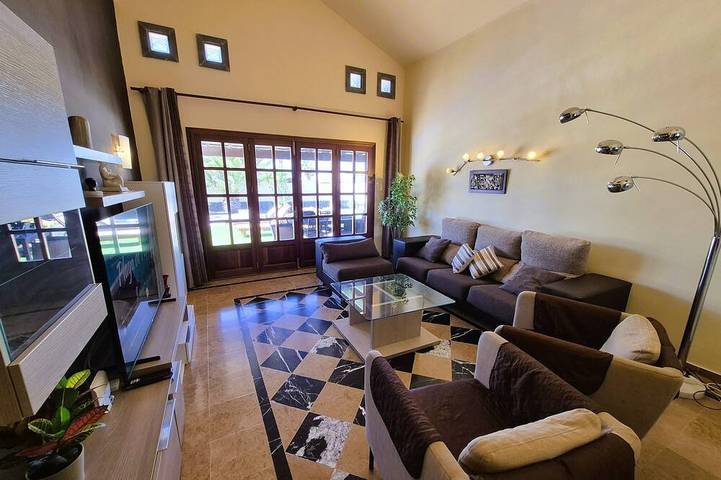 Ligthouse, private heated pool, Prime video, wifi, bbq, ping pong, etc. in Montaña Roja, Yaiza