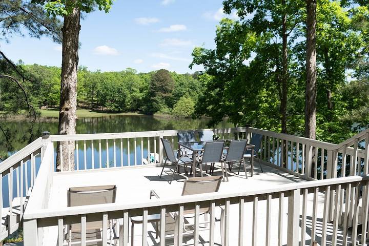 Vacation rental for 12 people, with terrace and hot tub in Lewis Smith Lake