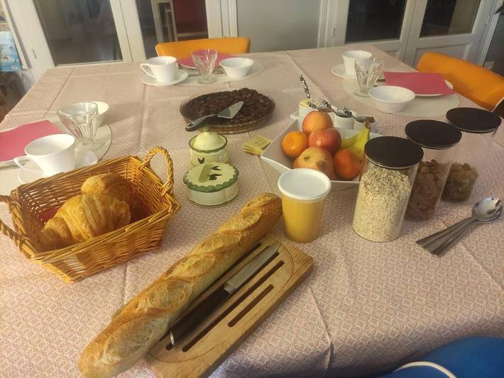 Maison d’hôte pour 5 personnes, avec vue ainsi que jardin et piscine, adapté aux familles à Givry - 3