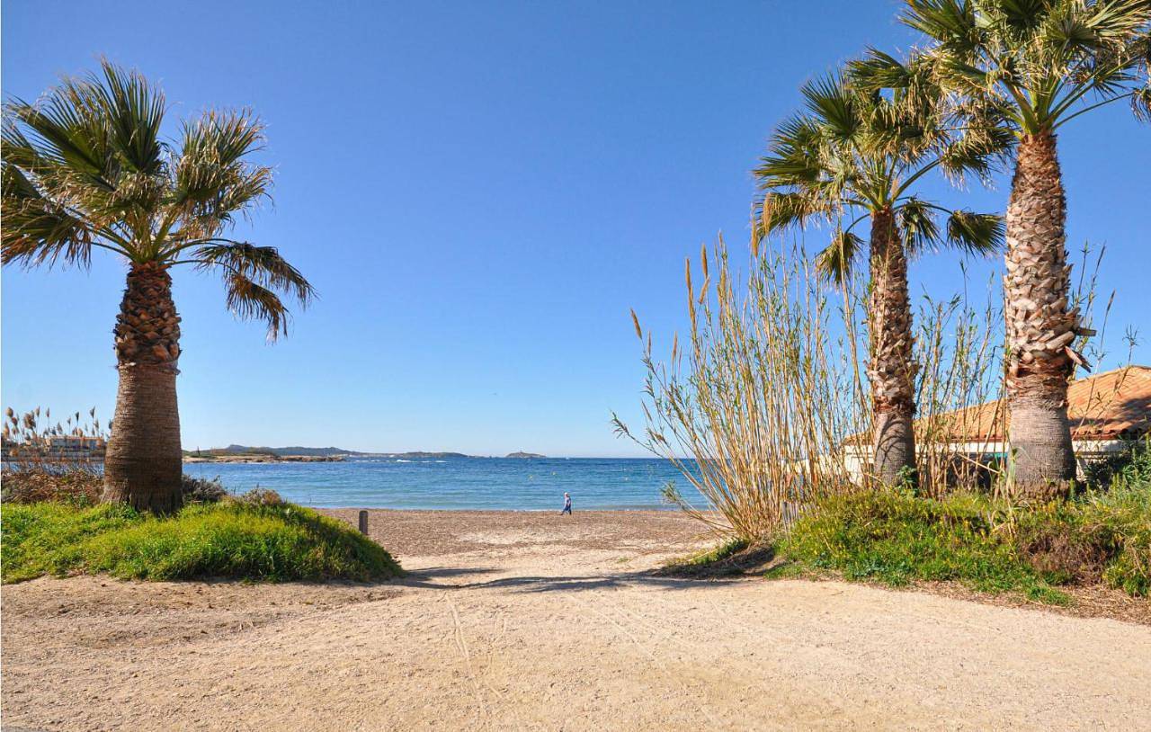 Appartement entier, Appartement 'Proche Des Plages' avec terrasse privée et Wi-Fi in La Coudoulière, Six-Fours-les-Plages