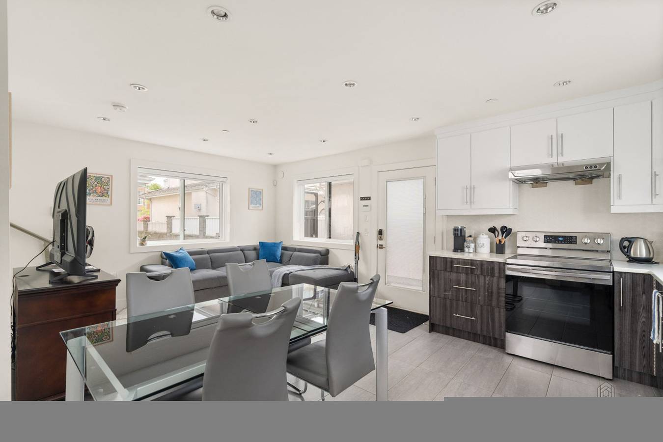 Modern Coach House | Private · Bright · Central in Vancouver, British Columbia