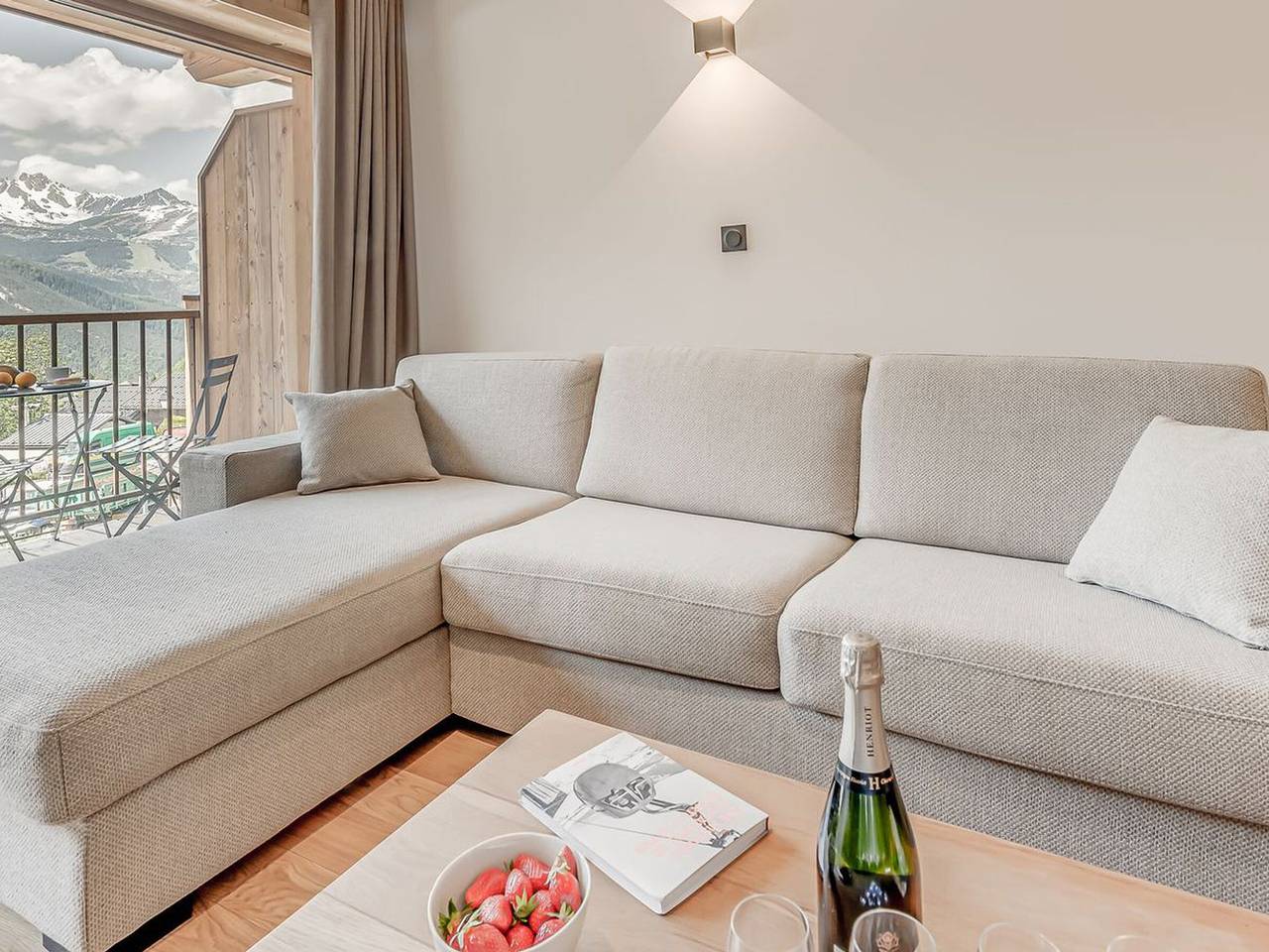 Entire apartment, Charming 4-Room Apartment for 8 in Champagny-en-Vanoise with Balconies and Modern Amenities in Champagny-en-Vanoise, Vanoise National Park