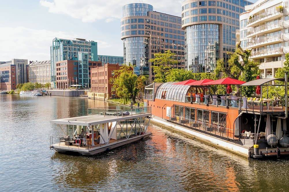 Nido – stilvoll entspannen auf Berlins exklusivstem und naturnahem Hausboot. in Moabit Berlin, Berlin