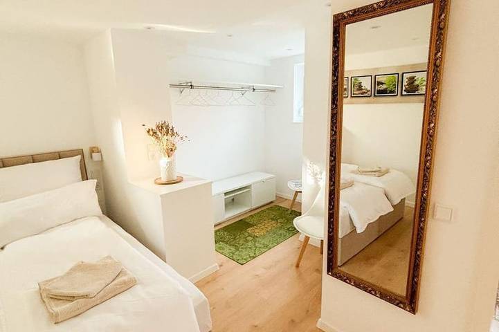 Ganze Wohnung, Ferienwohnung Fröhlich - Appartement/Fewo, Dusche, Wc, 1 Schlafraum in Dahn, Landkreis Südwestpfalz
