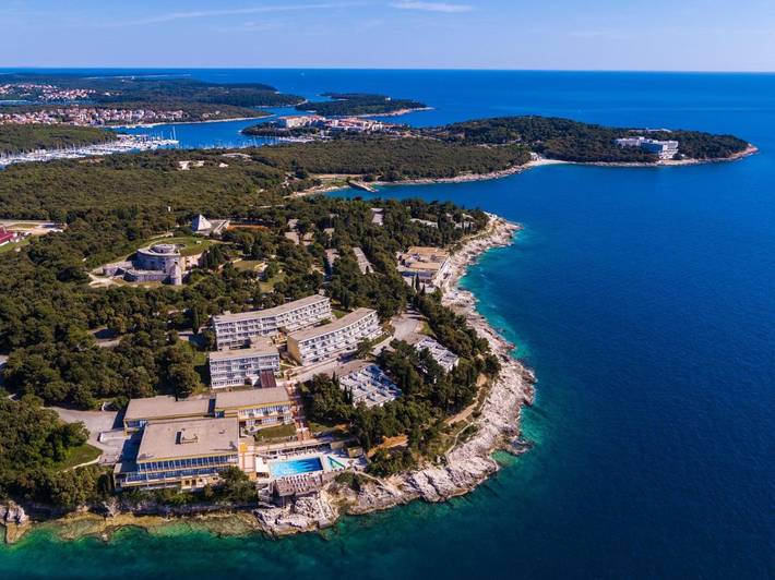 Ferienanlage für 7 Personen, mit Balkon und Pool sowie Ausblick in Pula - 2