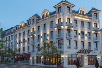 Hôtel pour 2 personnes, avec terrasse et sauna dans Gare De Chartres