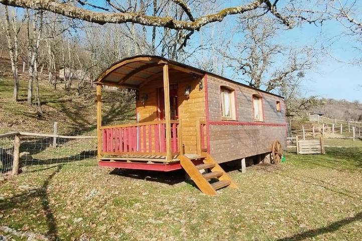 Cabane en bois pour 4 personnes, avec Piscine à Paulhenc