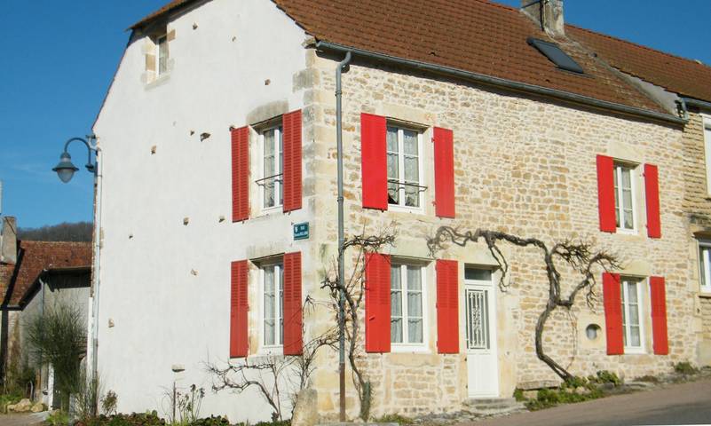 Gîte pour 8 personnes dans Brèves