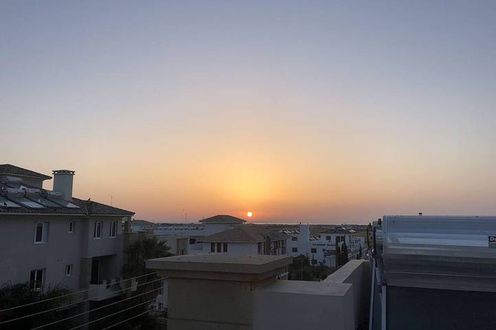 Apartament wakacyjny dla 4 osób, z balkon i basen w Larnaka