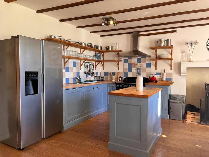 Location de vacances pour 11 personnes, avec piscine à Nanteuil-en-Vallée - 4
