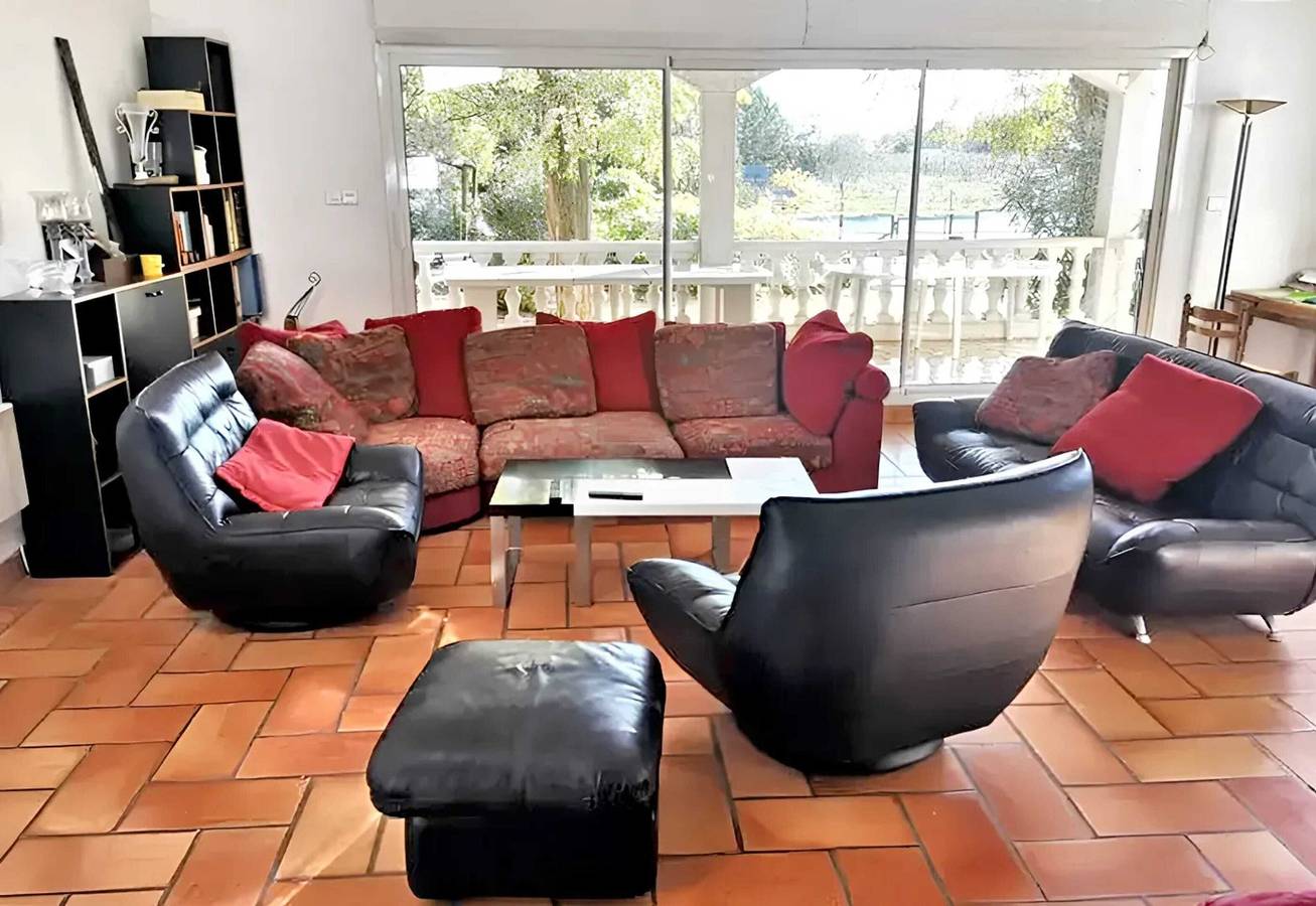 Spacious Villa in Aimargues with Private Pool in Aimargues, Nimes region